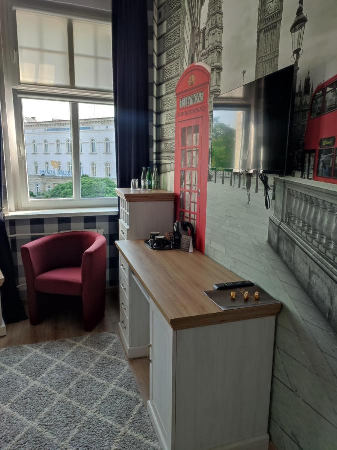 Hostel Night O'Clock Ополе Экстерьер фото
